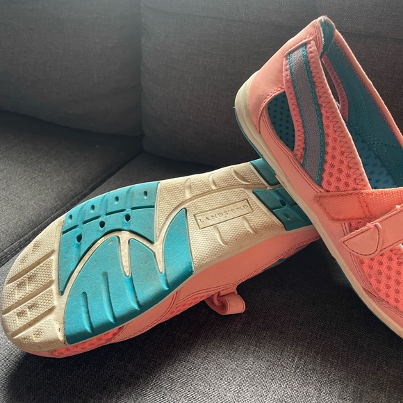 Youth water and terrain shoes - Picture 3 of 3